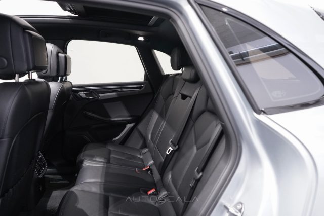 PORSCHE Macan usata, con Airbag testa