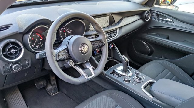 ALFA ROMEO Stelvio usata, con Controllo automatico clima