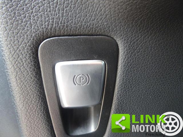 MERCEDES-BENZ V 220 usata, con Volante in pelle