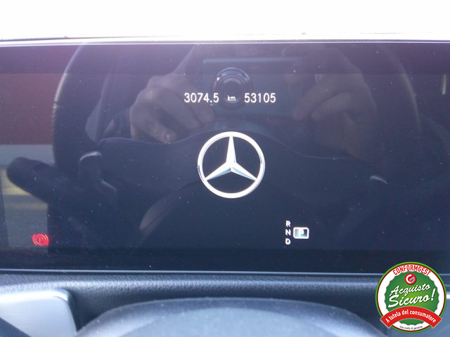 MERCEDES-BENZ GLB 200 usata, con Autoradio digitale