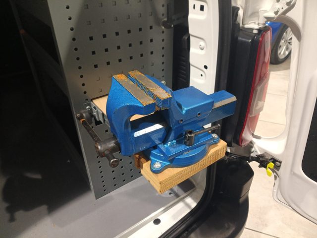 OPEL Combo usata, con Autoradio digitale