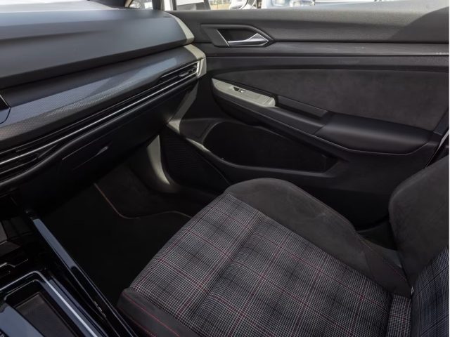 VOLKSWAGEN Golf usata, con Sedili riscaldati