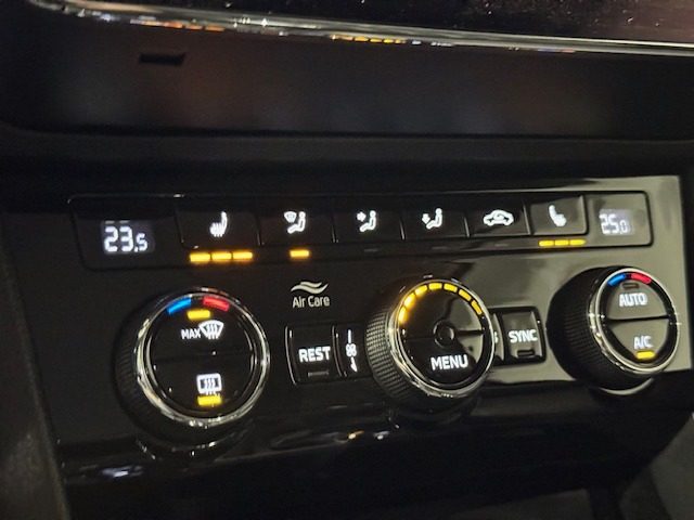 SKODA Superb usata, con Sedili riscaldati
