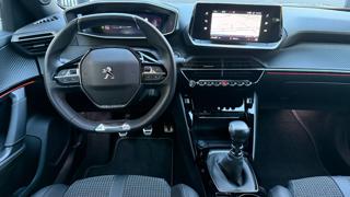 PEUGEOT 2008 usata, con Volante in pelle
