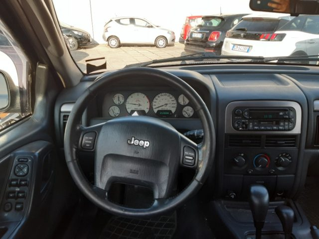 JEEP Grand Cherokee usata, con Autoradio
