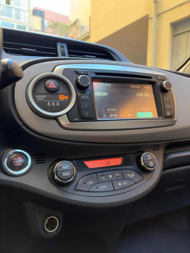 TOYOTA Yaris usata, con Autoradio