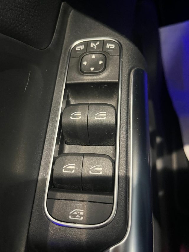MERCEDES-BENZ GLA 200 usata, con Touch screen