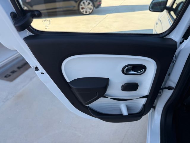 RENAULT Twingo usata 21