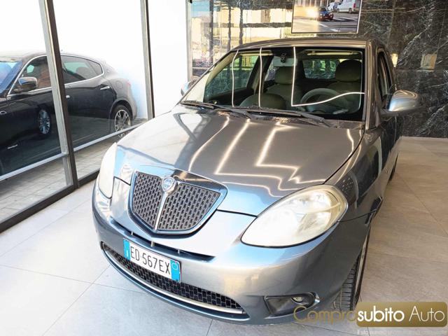 LANCIA Ypsilon usata, con Airbag