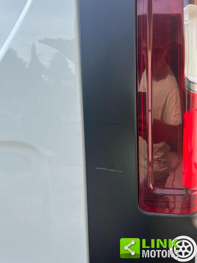 RENAULT Trafic usata 32
