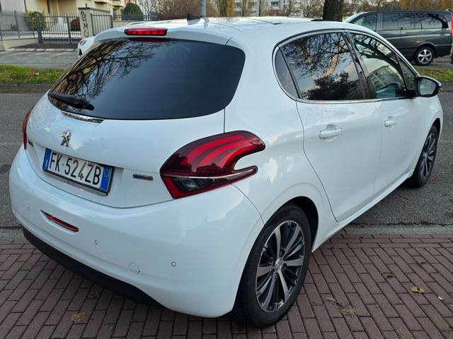 PEUGEOT 208 usata, con Autoradio