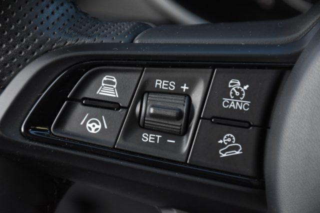 ALFA ROMEO Stelvio usata, con Autoradio digitale