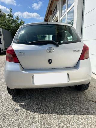 TOYOTA Yaris usata 10