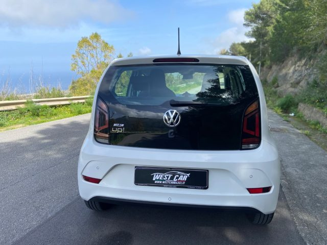 VOLKSWAGEN up! usata, con Autoradio
