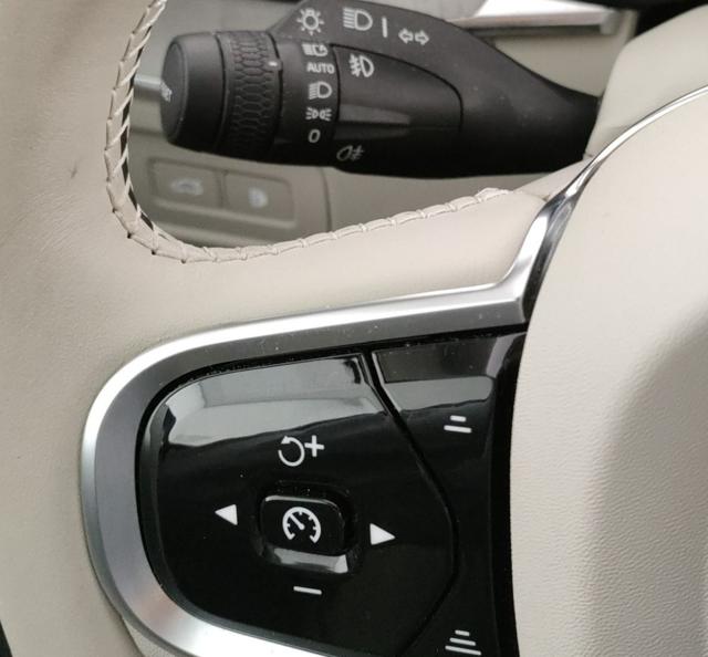 VOLVO XC60 usata, con Regolazione elettrica sedili