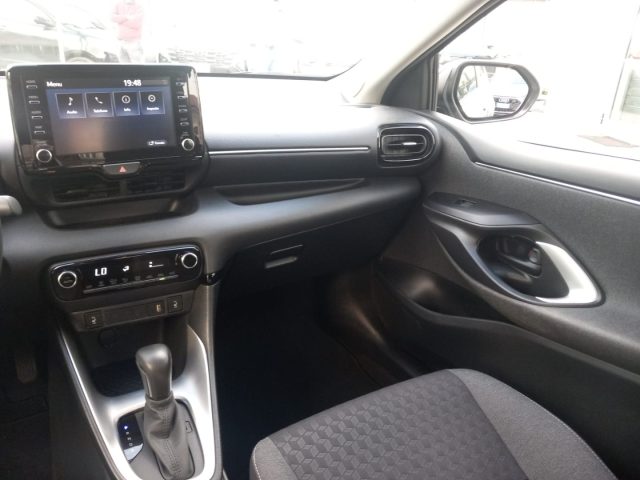 TOYOTA Yaris usata 23
