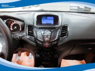 FORD Fiesta usata, con Autoradio