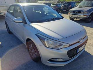HYUNDAI i20 usata, con Sensori di parcheggio posteriori
