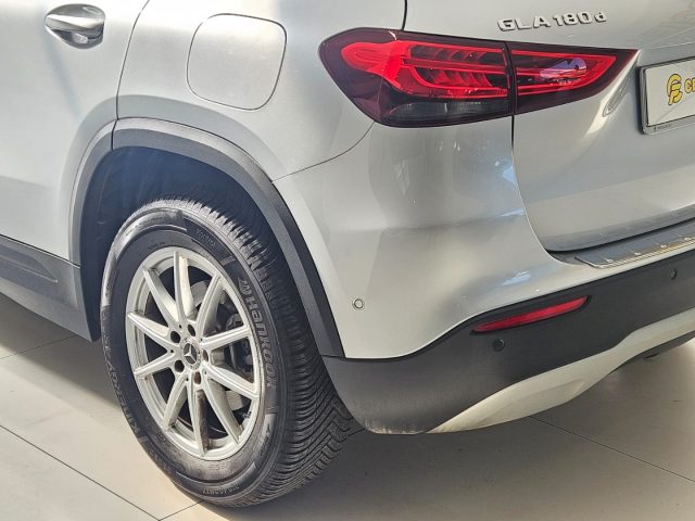 MERCEDES-BENZ GLA 180 usata, con Airbag laterali