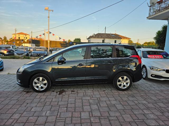 PEUGEOT 5008 usata, con Airbag