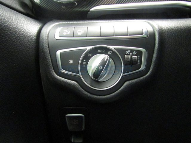 MERCEDES-BENZ V 200 usata, con Sensori di parcheggio posteriori