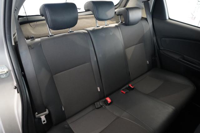 TOYOTA Yaris usata 25