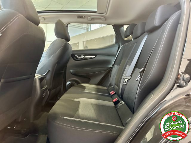NISSAN Qashqai usata, con Fari LED