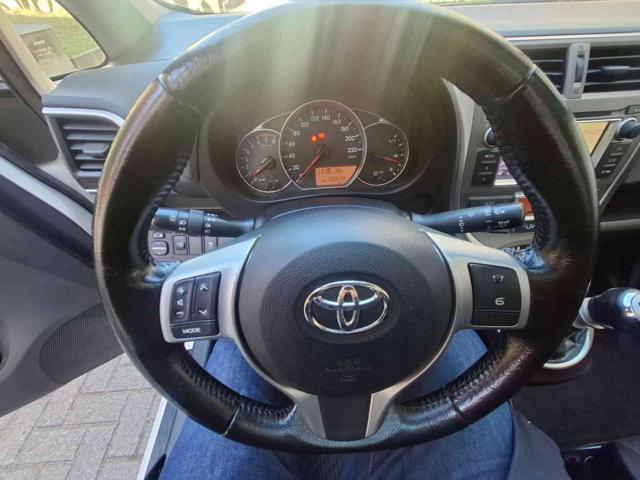 TOYOTA Verso-S usata, con Chiusura centralizzata