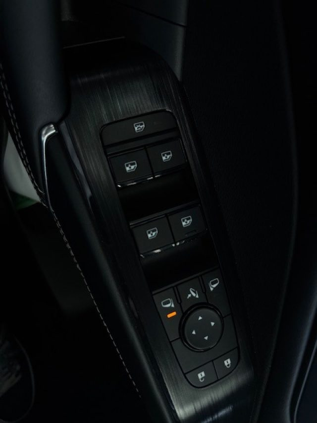NISSAN Qashqai usata, con Autoradio digitale