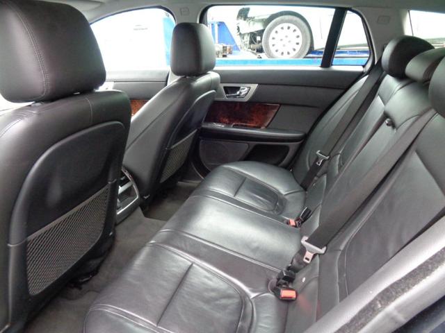 JAGUAR XF usata, con Autoradio