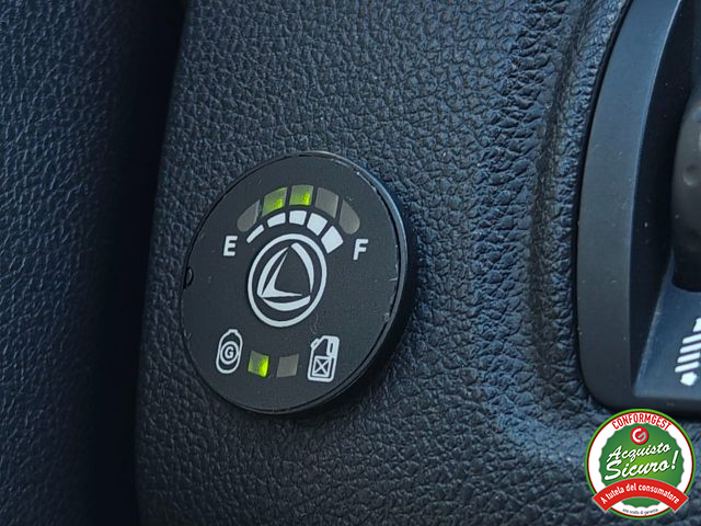 RENAULT Clio usata, con Volante in pelle