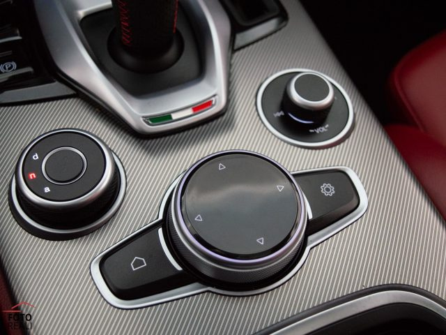 ALFA ROMEO Stelvio usata, con Sensore di luce