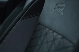 VOLKSWAGEN Taigo usata, con Hill holder