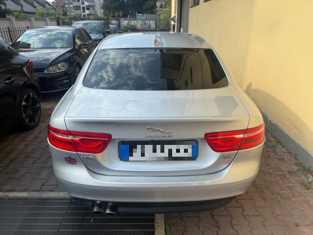 JAGUAR XE usata, con Autoradio