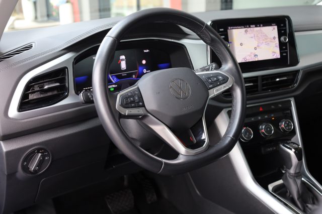 VOLKSWAGEN T-Roc usata, con Leve al volante