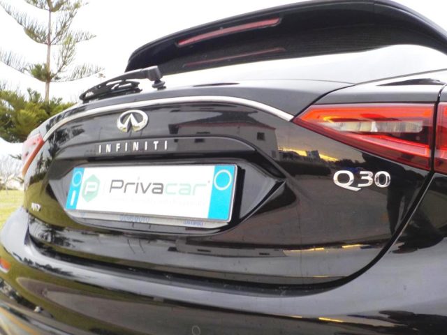 INFINITI Q30 usata, con Sedile posteriore sdoppiato