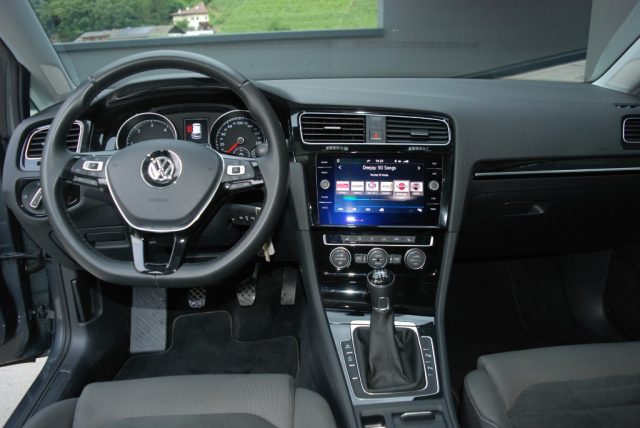 VOLKSWAGEN Golf usata, con Autoradio