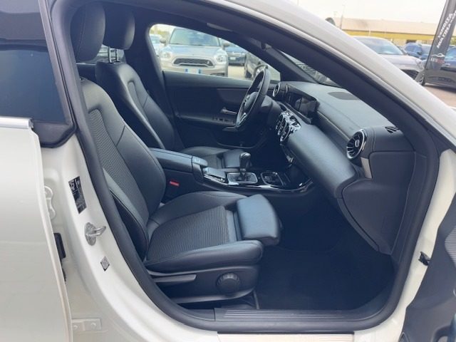 MERCEDES-BENZ CLA 180 usata, con Volante in pelle