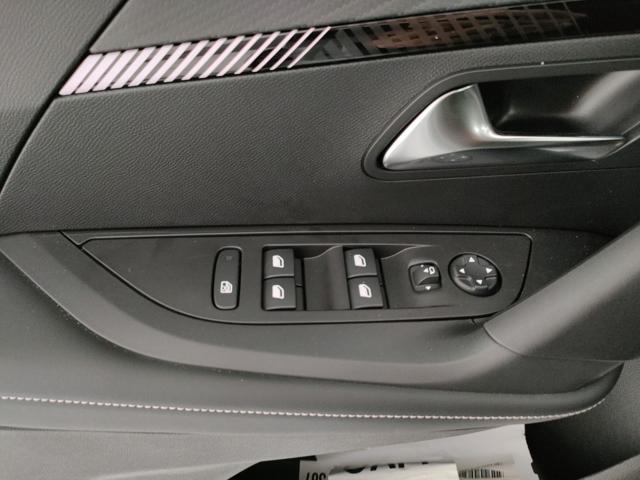 PEUGEOT 2008 usata, con Volante in pelle