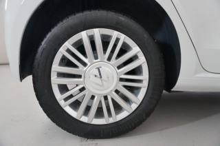 VOLKSWAGEN up! usata, con Autoradio