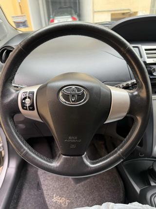 TOYOTA Yaris usata, con Airbag testa