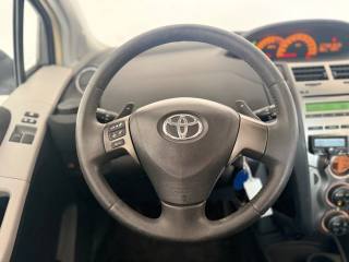 TOYOTA Yaris usata 13
