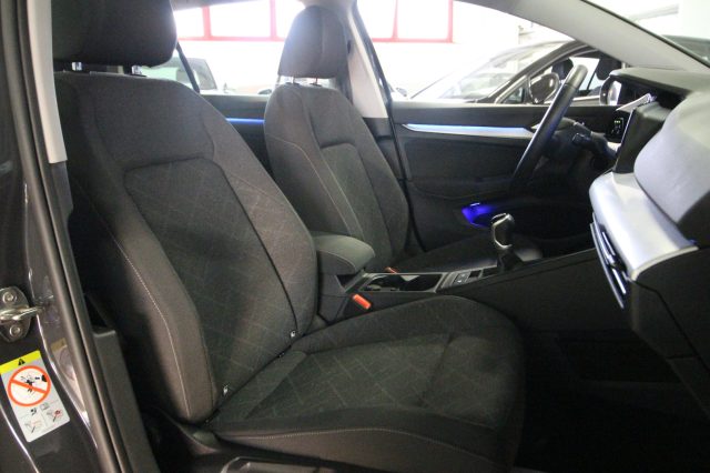 VOLKSWAGEN Golf usata, con USB