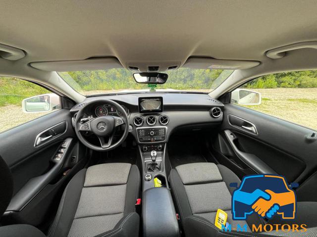 MERCEDES-BENZ GLA 180 usata, con Telecamera per parcheggio assistito
