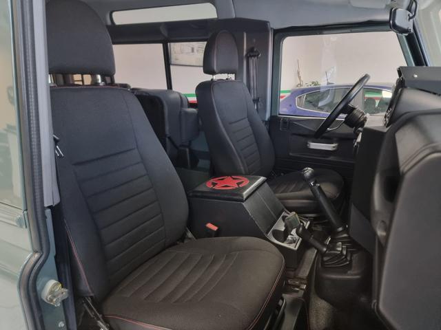 LAND ROVER Defender usata, con USB