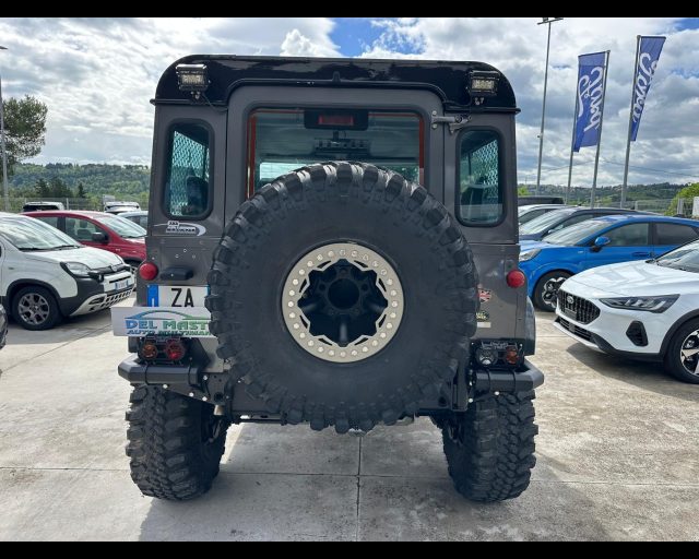 LAND ROVER Defender usata 5