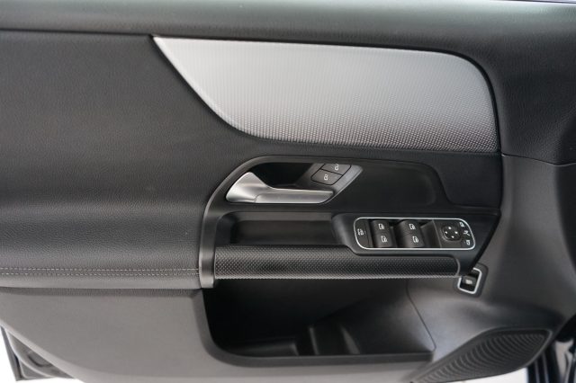 MERCEDES-BENZ B 180 usata, con Specchietti laterali elettrici