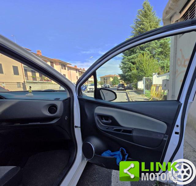 TOYOTA Yaris usata, con Volante multifunzione