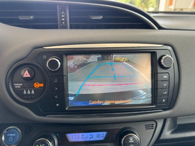 TOYOTA Yaris usata, con Autoradio digitale