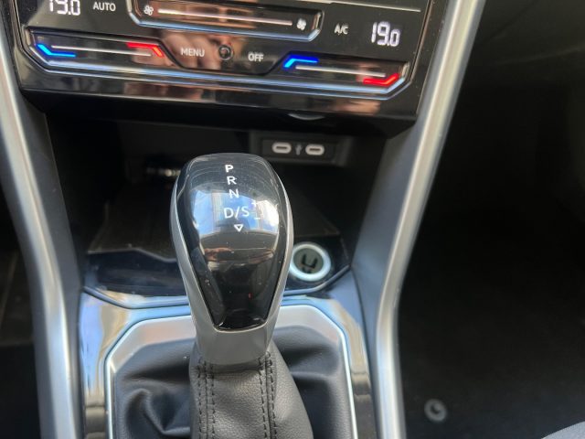 VOLKSWAGEN T-Roc usata, con USB